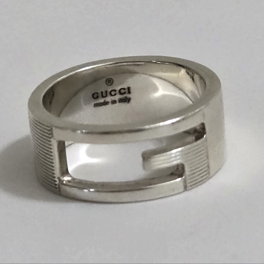 Gucci Silver Open G Logo Band Ring